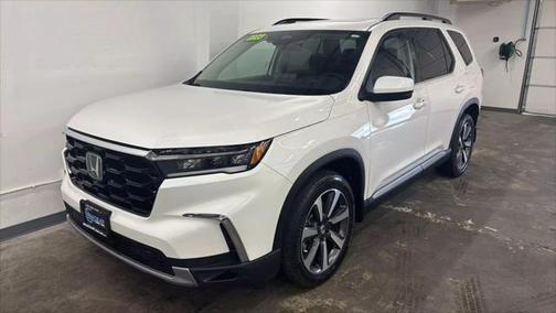 2023 Honda Pilot Touring 8-Passenger