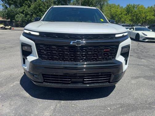 White 2024 Chevrolet Traverse RS