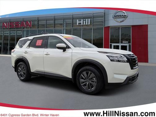 2022 Nissan Pathfinder SV