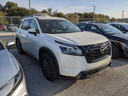 2022 Nissan Pathfinder SV