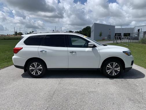 2020 Nissan Pathfinder SV