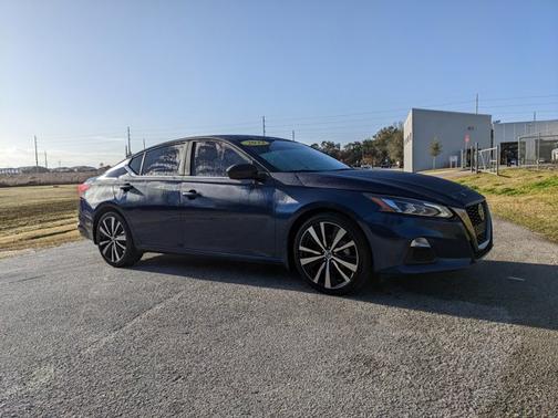 2022 Nissan Altima 2.5 SR