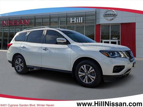 White 2019 Nissan Pathfinder SL