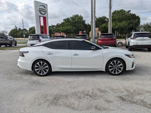 White 2022 Nissan Maxima Platinum