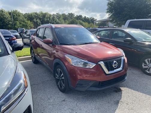 Cayenne Red 2018 Nissan Kicks SV