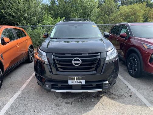2022 Nissan Pathfinder SL