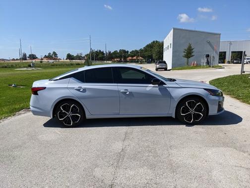 Gray Sky Pearl 2024 Nissan Altima 2.5 SR