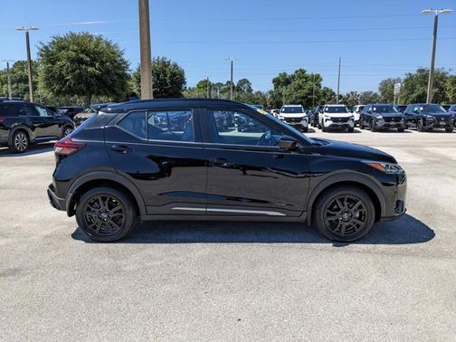 Super Black 2024 Nissan Kicks SR