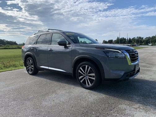 2023 Nissan Pathfinder Platinum