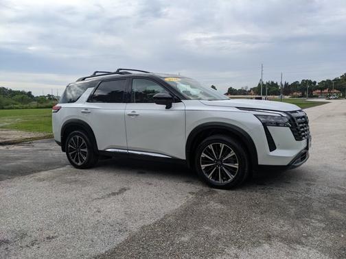 White / Black 2026 Nissan Pathfinder Platinum