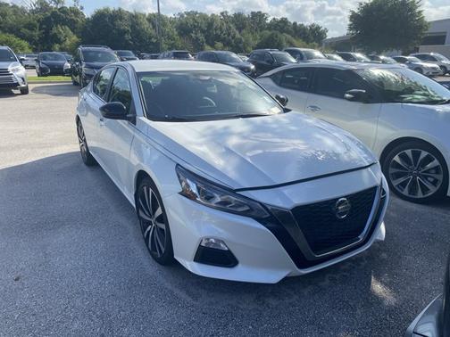 White 2021 Nissan Altima 2.5 SR