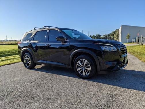 2022 Nissan Pathfinder SL