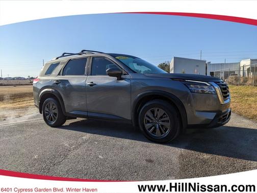 2022 Nissan Pathfinder SV