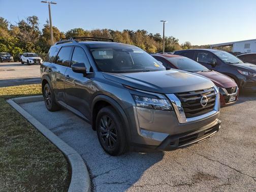 2022 Nissan Pathfinder SV