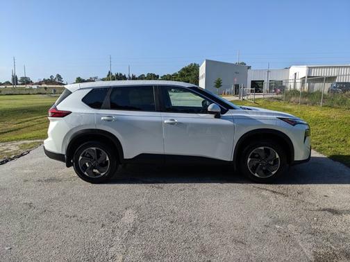 Everest White P 2026 Nissan Rogue SV