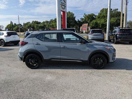 Boulder Gray Metallic 2024 Nissan Kicks SR