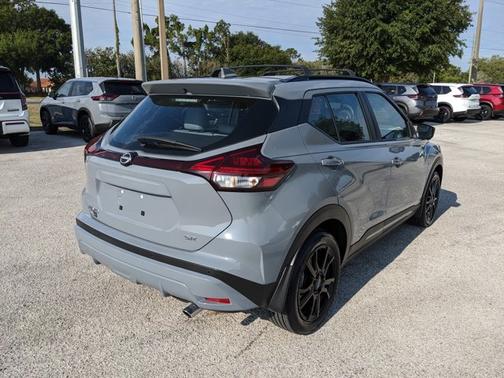 Boulder Gray Metallic 2024 Nissan Kicks SR