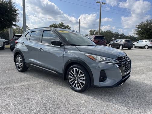 2021 Nissan Kicks SR