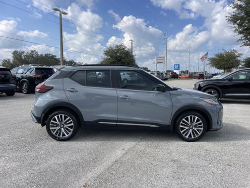 2021 Nissan Kicks SR