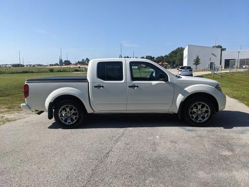 Glacier White 2021 Nissan Frontier SV