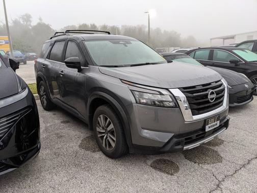 2025 Nissan Pathfinder SL