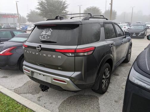 2025 Nissan Pathfinder SL