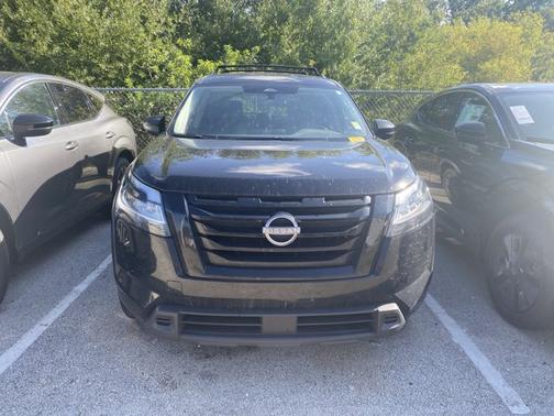 Black 2022 Nissan Pathfinder SV