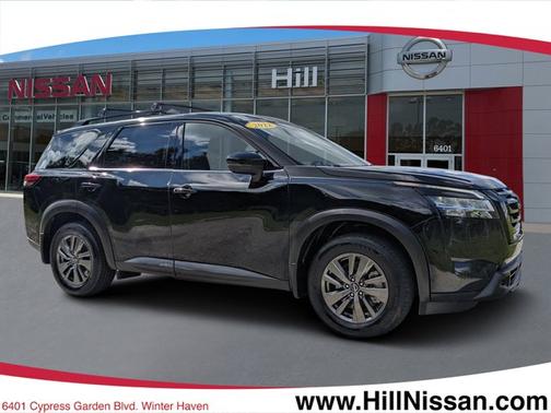 Black 2022 Nissan Pathfinder SV