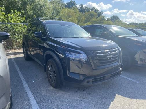 Black 2022 Nissan Pathfinder SV