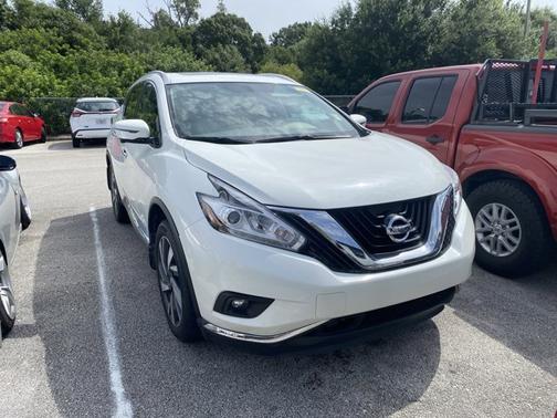 White 2017 Nissan Murano Platinum