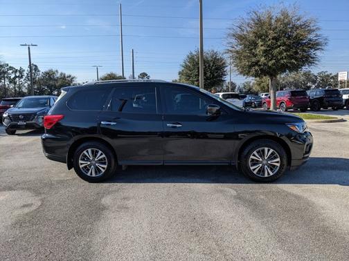 2020 Nissan Pathfinder SL