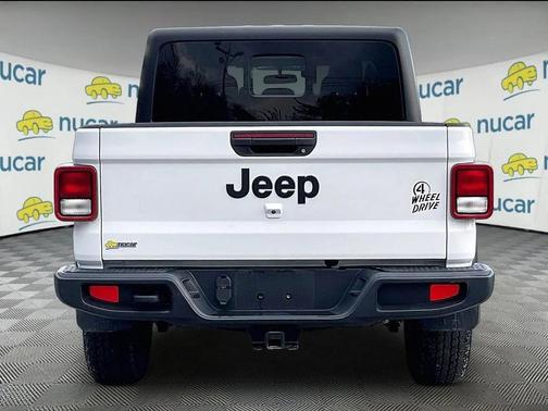 Bright White Clearcoat 2022 Jeep Gladiator Willys 4x4