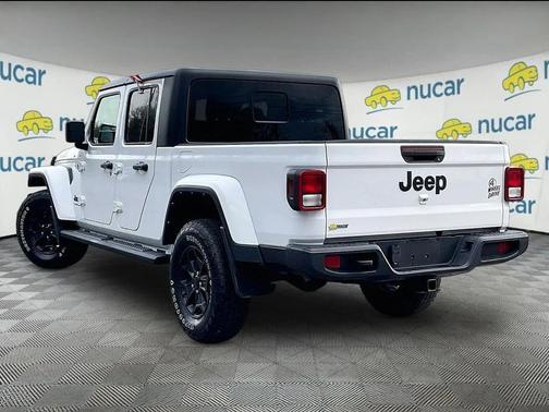 Bright White Clearcoat 2022 Jeep Gladiator Willys 4x4