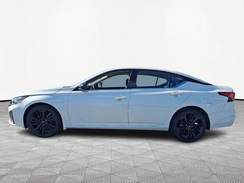 Pearl White Tricoat 2023 Nissan Altima SR Intelligent AWD