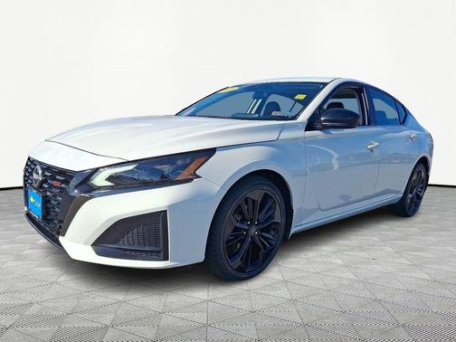 Pearl White Tricoat 2023 Nissan Altima SR Intelligent AWD