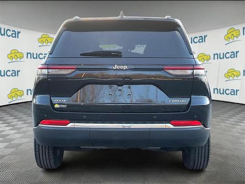 Diamond Black Crystal Pearlcoat 2023 Jeep Grand Cherokee Laredo