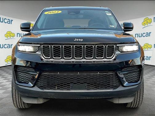 Diamond Black Crystal Pearlcoat 2023 Jeep Grand Cherokee Laredo