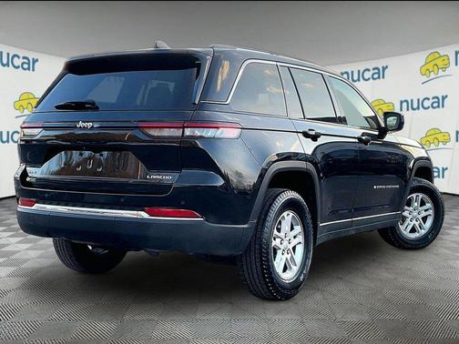 Diamond Black Crystal Pearlcoat 2023 Jeep Grand Cherokee Laredo