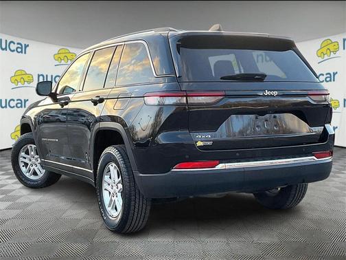 Diamond Black Crystal Pearlcoat 2023 Jeep Grand Cherokee Laredo