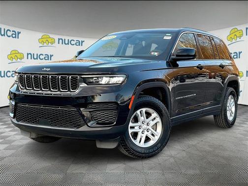 Diamond Black Crystal Pearlcoat 2023 Jeep Grand Cherokee Laredo