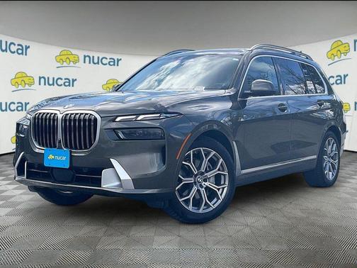 Green 2024 BMW X7 xDrive40i