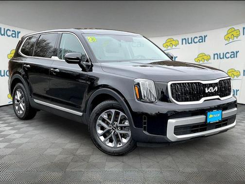 Ebony Black 2023 Kia Telluride LX