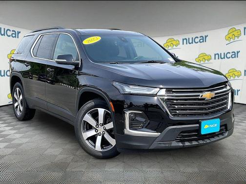 Mosaic Black Metallic 2023 Chevrolet Traverse LT Leather