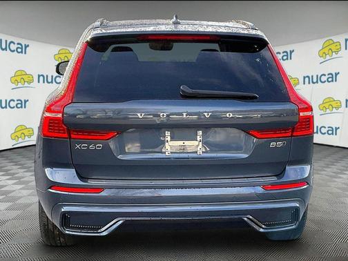 2024 Volvo XC60 B5 Core Dark Theme