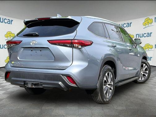 Moon Dust 2020 Toyota Highlander XLE