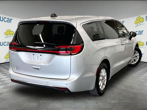 Silver Mist Clearcoat 2023 Chrysler Pacifica Touring L