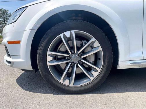White 2018 Audi A4 allroad 2.0T Premium