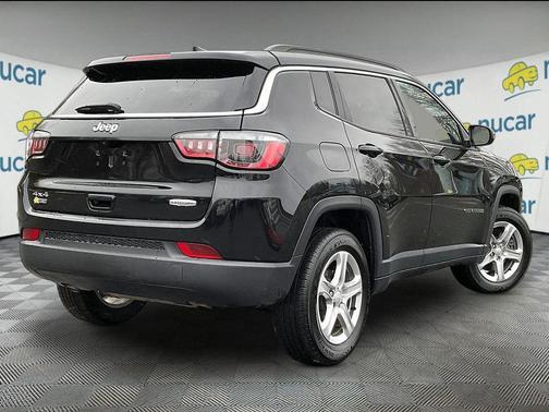 Diamond Black Crystal Pearlcoat 2024 Jeep Compass Latitude