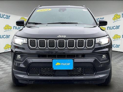 Diamond Black Crystal Pearlcoat 2024 Jeep Compass Latitude