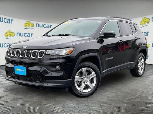 Diamond Black Crystal Pearlcoat 2024 Jeep Compass Latitude